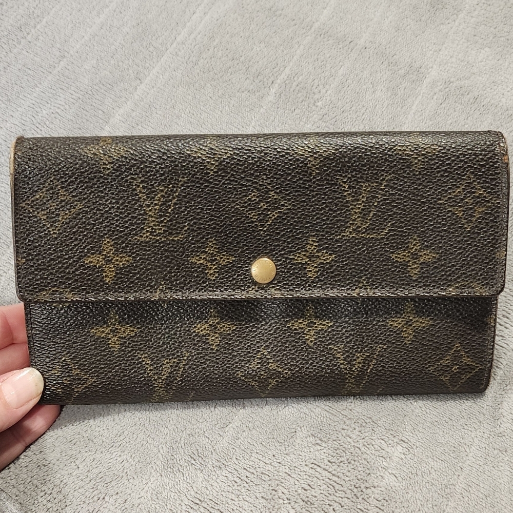 🚫SOLD🚫 Louis Vuitton Monorgram Sarah Flap Wallet